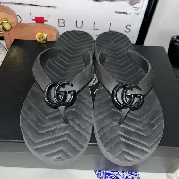 Gucci Interlocking G Flip Flops - Picture 1 of 4